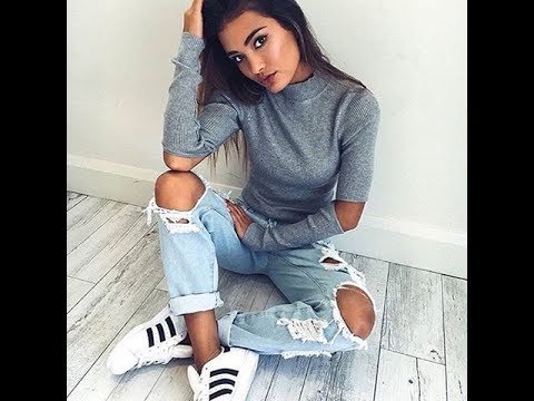 ripped jeans outfit with sneakers