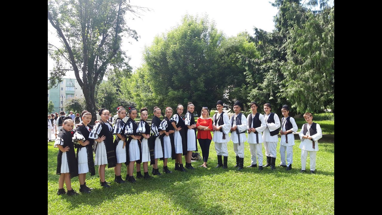 ? Prietenii sunt familia pe care ti-o alegi ?Ansamblul Folcloric Cheile