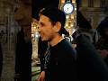 Солист кавер группы Айдахо Алексей беседует на Невском проспекте с китайской девушкой блогером...