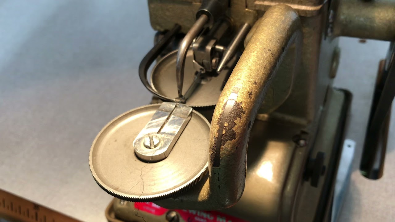 Как сменить иглу на скорняжной машине.