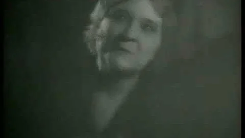Qual o nome do primeiro filme a apresentar falas e canto sincronizados?