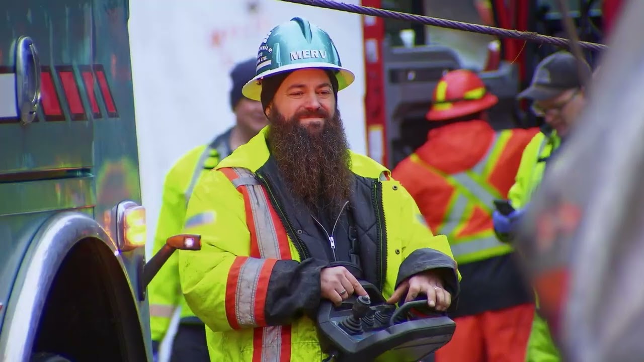 100 Cylinders of Compressed Gas Rollover Recovery | Highway Thru Hell