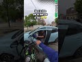 ¡Casi terminan a golpes! Motociclista y automovilista protagonizan fuerte discusión 🚨