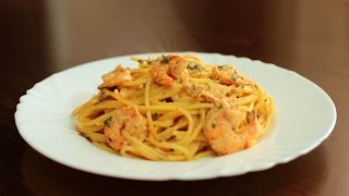 Спагетти в сливочном соусе с креветками
