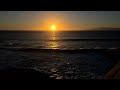 راحة للأعصاب صوت تراطم الأمواج وغروب الشمس فوق المحيط