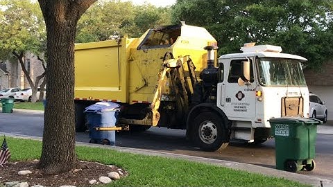 Spring 2018: San Antonio Heil Durapack Python 410416 on Recycling