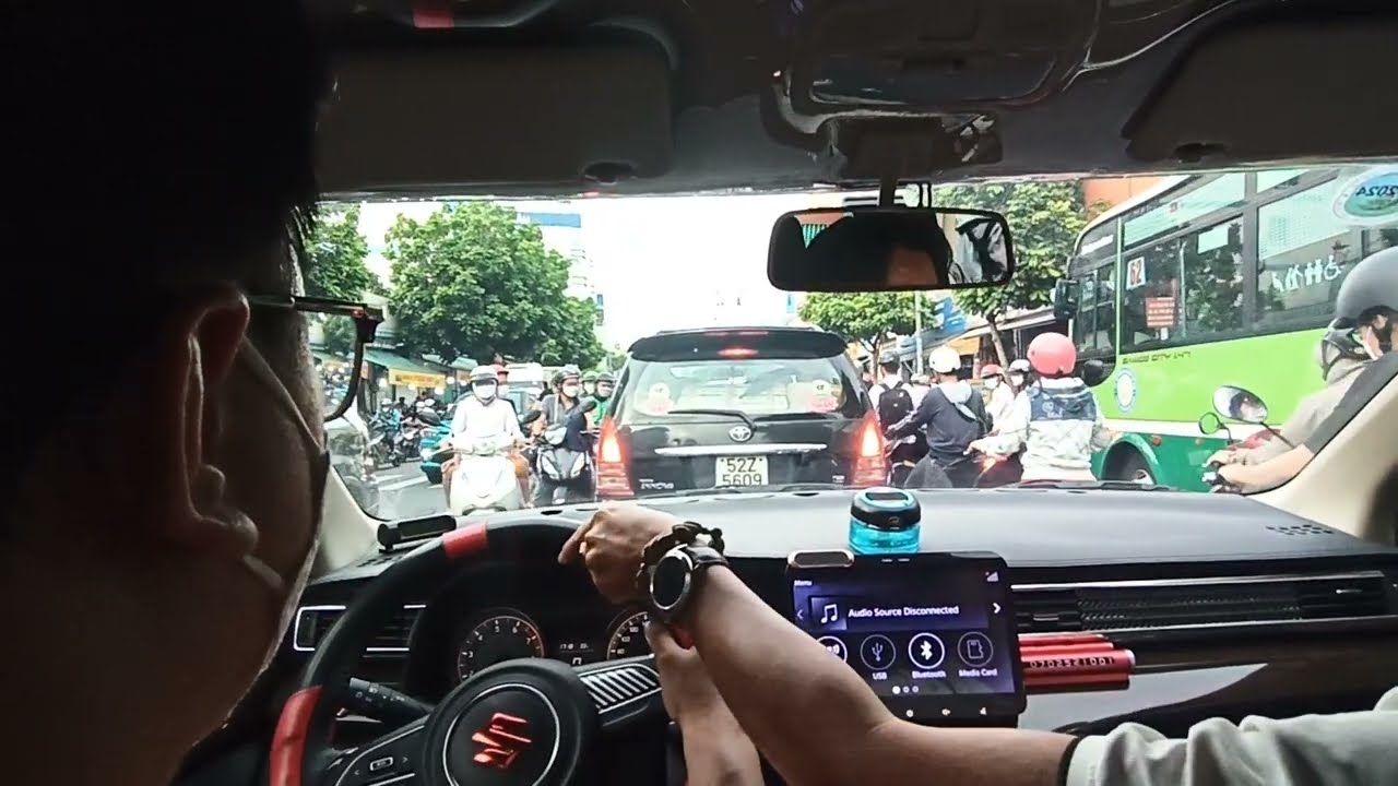 Outline Video Hướng dẫn kinh nghiệm lái xe đường phố đông đúc vào giờ cao điểm là nổi sợ va chạmđối với người mới