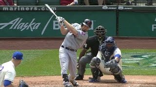 CLE@SEA: Moss singles against the shift