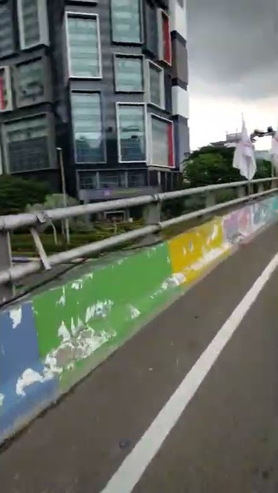 Mendung datang lagi setelah hangat sebentar...