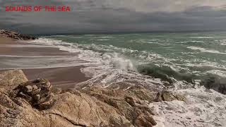Thunderous Tranquility: The Mesmerizing Power of Coastal Waves