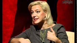 видео: Сильная женщина плачет у окна. Ближе к телу 212 картинка: Сильная женщина плачет у окна. Ближе к телу 212
