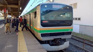 E231系1000番台基本編成10両+E233系3000番台付属5両の湘南新宿ライン横須賀線直通普通大船行きが蓮田駅の3番線から発車するシーン2023年11月14日7時46分