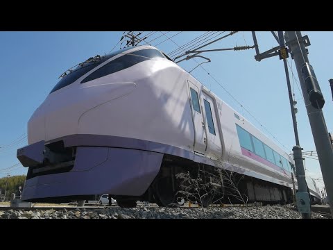 地震の影響で徐行運転をする、原ノ町発臨時快速仙台行(特急ひたち3号) 駒ヶ嶺付近 3/24