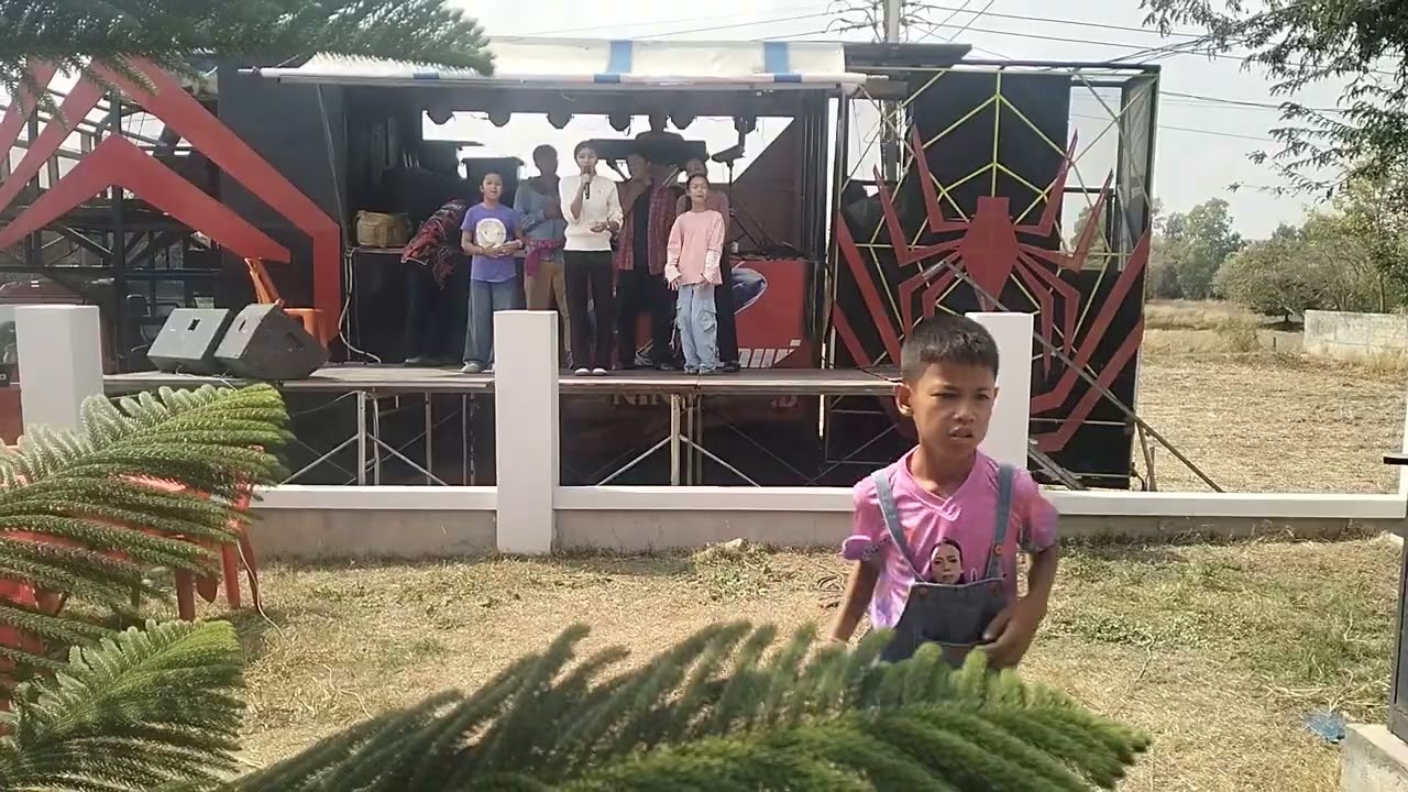 หางเครื่องเต็มวงธิดาลาว..ดอกอ้อพ่อภู