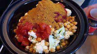 Slowcooker (crockpot) vegetable curry. #dumpandgo #batchcooking #vegetarian #vegetarianrecipes