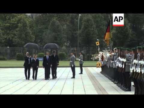 German and British defence ministers meet in Berlin, lay wreath