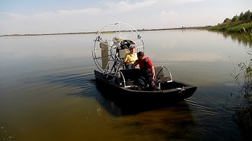 Airboat with reversible propeller hub VPP-3-40