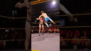 Er teilt aus als wäre es das einfachste der Welt 😱 #wrestling #berlin