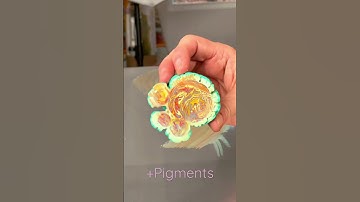 How encaustic artist Laura Moriarty makes work #unintentionalasmr #beeswax #satisfyingart