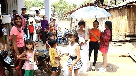 ĐÁM CƯỚI NGƯỜI STIENG , CÔ DÂU ĐI RƯỚC CHÚ RỂ