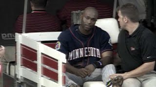 MIN@BOS: Torii Hunter injures ankle at Fenway