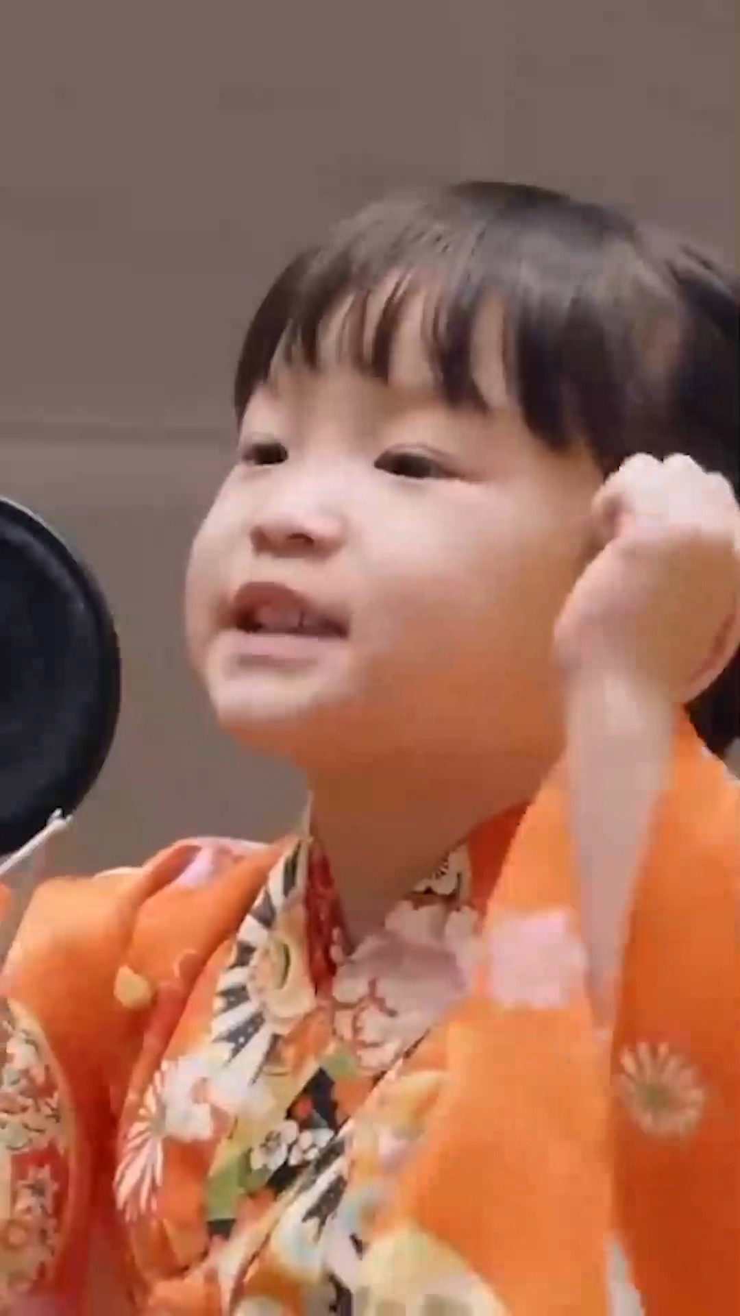 Let's sing along with Nonochan: 