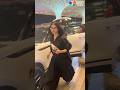 Mouni Roy ne TODI airport ki security check ki line airport par paps ke saamne! 😱 #shorts #mouniroy