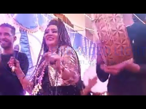 الفنانه جــواهر ولعت الدنيا برقصها الغريب ليالى اسوان 2022