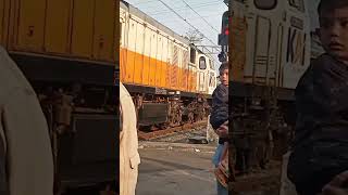 Sambung rangkaian KA Jayakarta @Saladintrans -kamania -shortkeretaapi -shortlokomotif