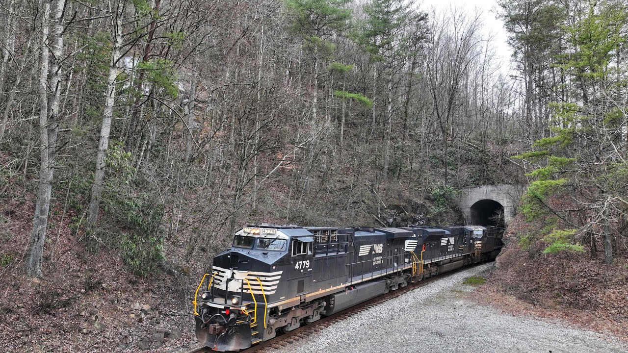Norfolk Southern 168 exiting Tunnel 25 with 3 up front in Oakdale Tn 