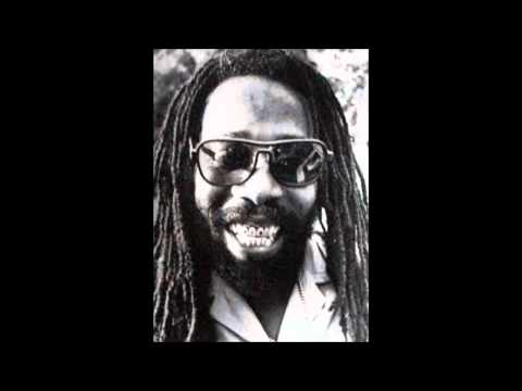 Dennis Brown/Big Youth Running up and Down (joe gibb 12")