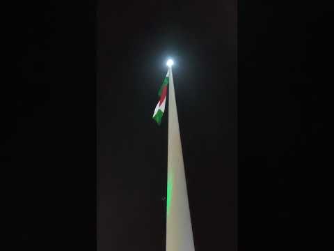 Флаг Таджикистана высотой 165 м размеры 60 на 30 ) весить 700кг