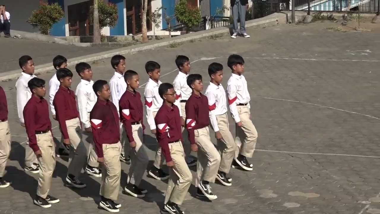 PENAMPILAN TIM DEFILE DI UPACARA 17 AGUSTUS 2024 PONDOK TAHFIDZ YANBU'UL QUR'AN MENAWAN