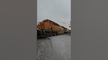 #BNSF 6505, 7681 & 5108 headed west towards Lincoln  #nebraska #railman