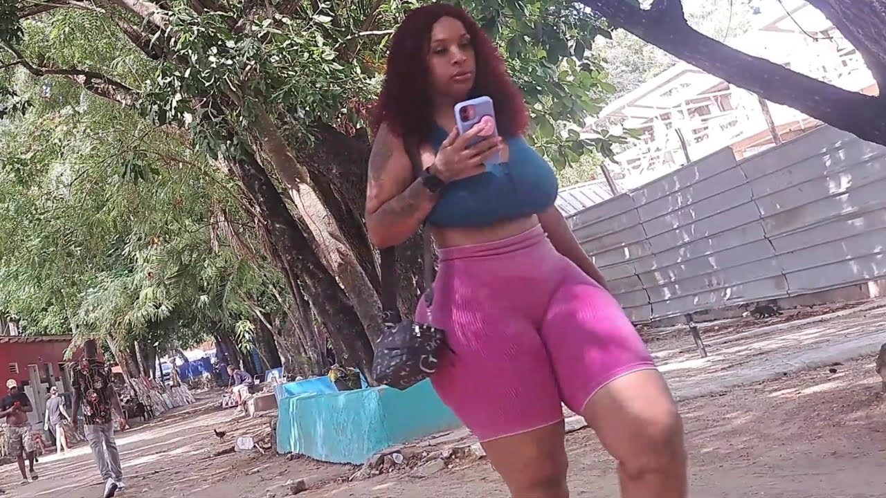 Пляж Сосуа теперь стал новым раем для одиноких мужчин.