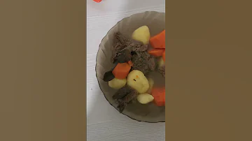 суп из медвежатины, вкус на любителя. ни на что не похож....