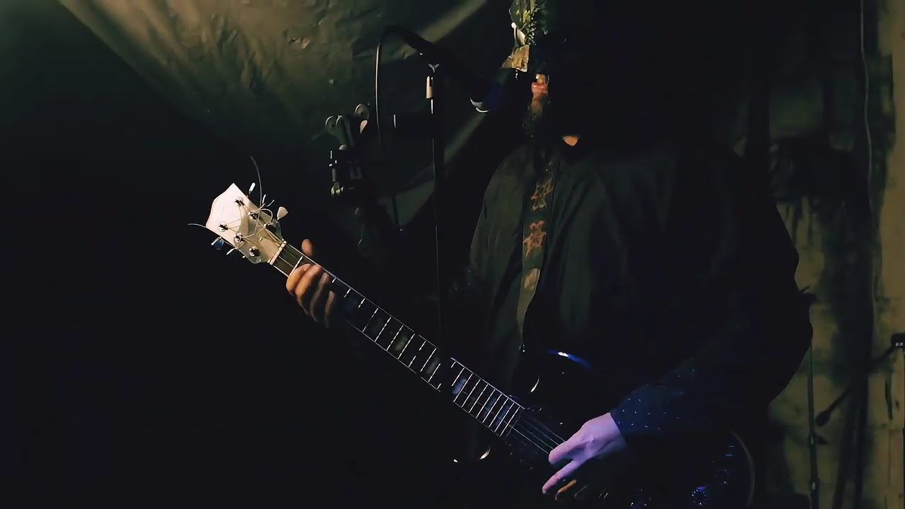 INTRABESTIAL - Primer manifiesto Berkusita (vivo) | Vers. Esp. ][ Sin Parafernalia estudios  