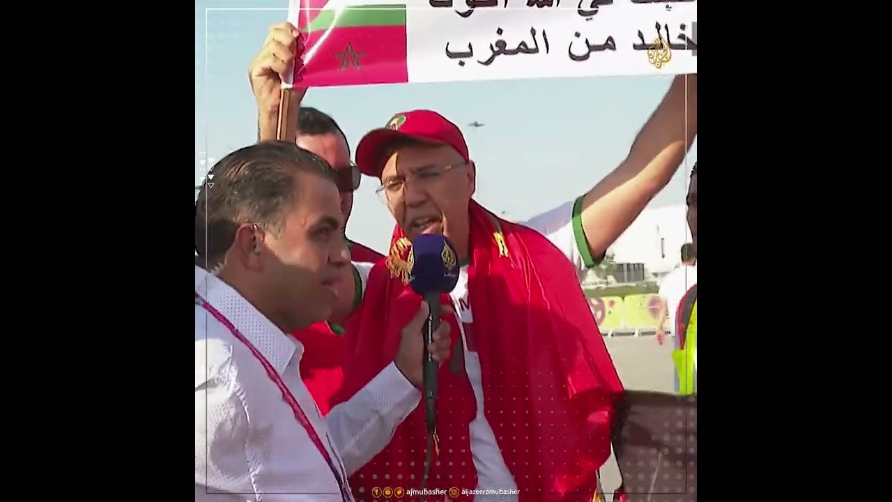 مشجع مغربي يحمل رسالة لأبو تريكة