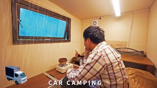 [Car camping in heavy rain] Soothe the sound of rain on the bed of a light truck. 156