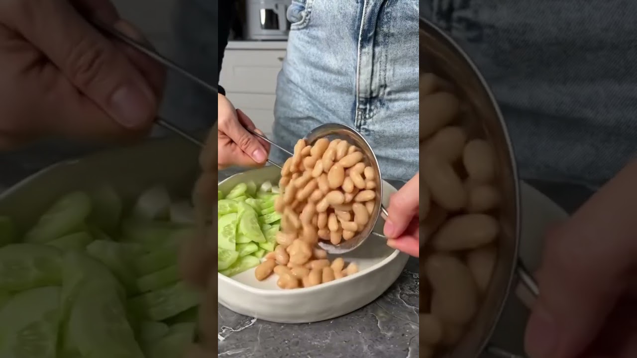 Белковый салат из тунца, фасоли и огурца