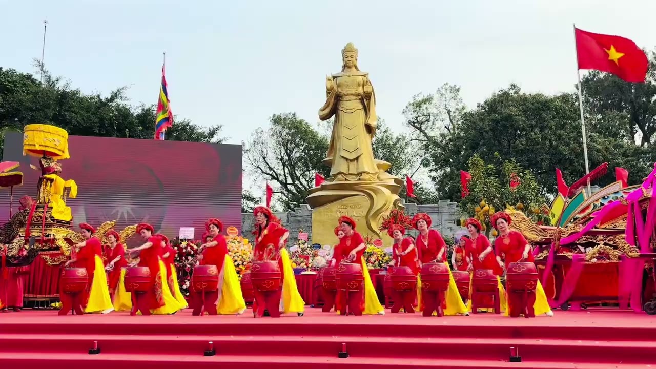 Trống Khai hội Đền -Chùa Bà Tấm, xã Dương Xá (CLB trống Thuận Quang)