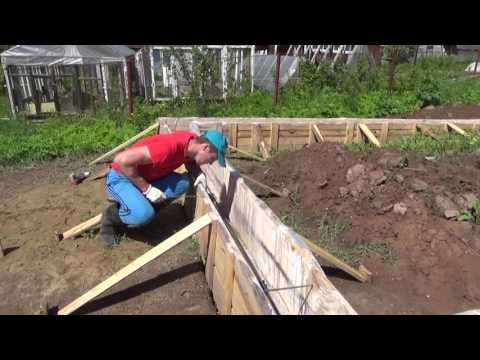 Укладка арматуры в ленточный фундамент Укладка арматуры в ленточный фундамент