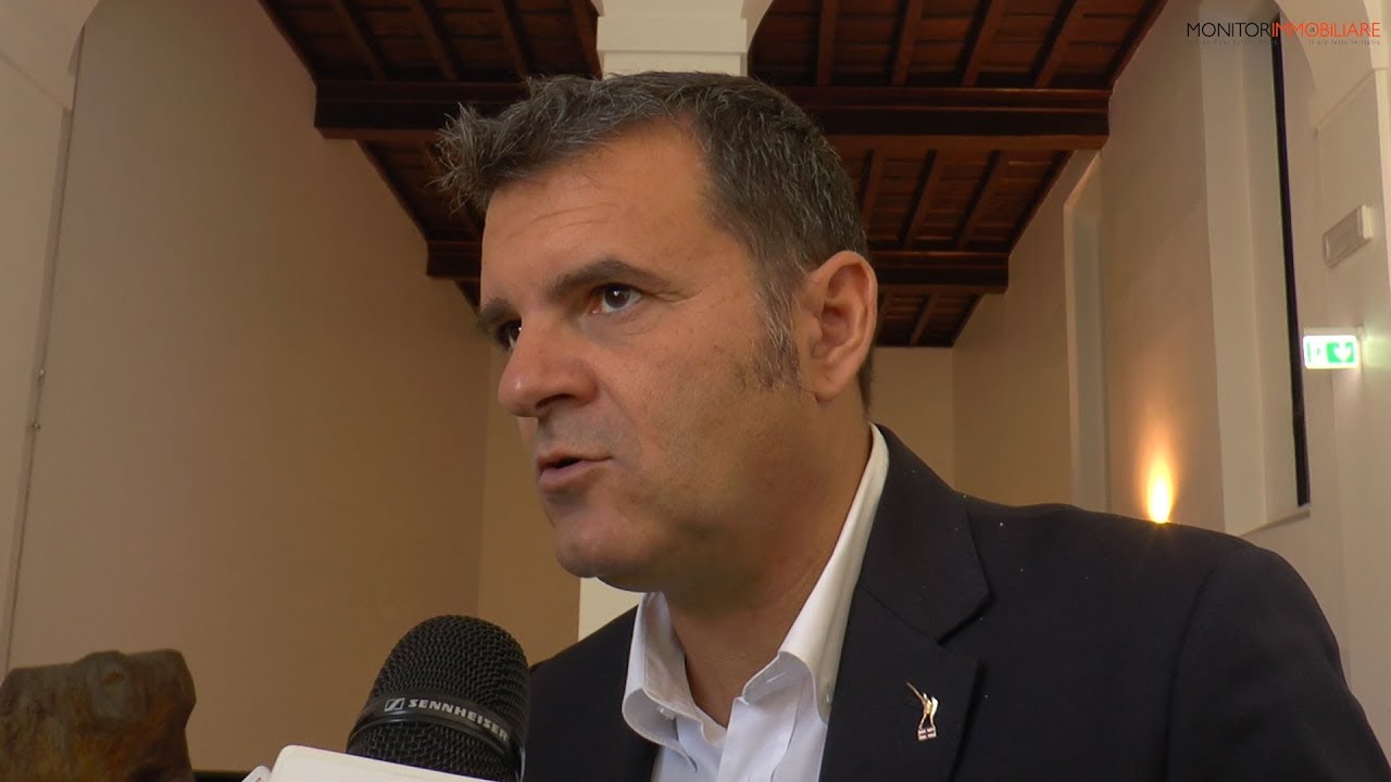 Agroalimentare, la sfida dell'edilizia green Gian Marco Centinaio