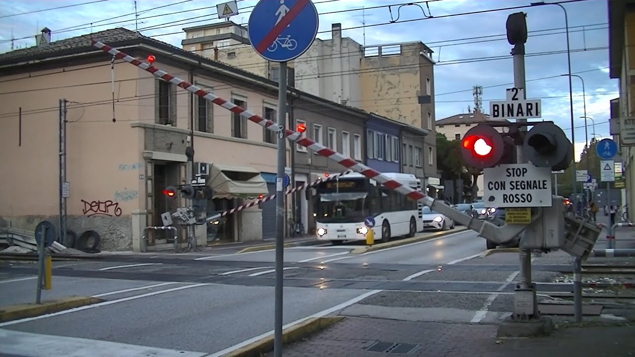 Spoorwegovergang Ravenna (I) // Railroad crossing // Passaggio a livello