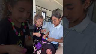 Ecrin Oyuncakla Oynuyor