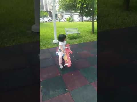 2歲小女孩背心經
