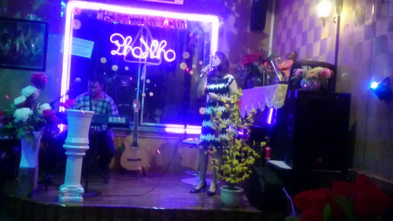 Màu mắt nhung - Chị Lệ Thu - YouTube