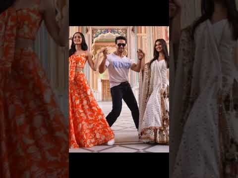 Tiger Shroff with Tara sutariya and Ananya pandey 🌸🥰  #shorts Mumbai dilli di kudiyan song 🎶