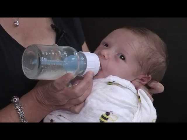 How to Bottle Feed your Baby: Paced Bottle Feeding 