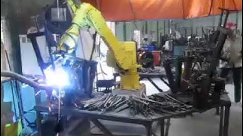 Robot hàn Nhật bãi